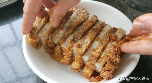 五花肉最好吃的做法，加1個香芋，客家人待客都愛做它，好吃過癮