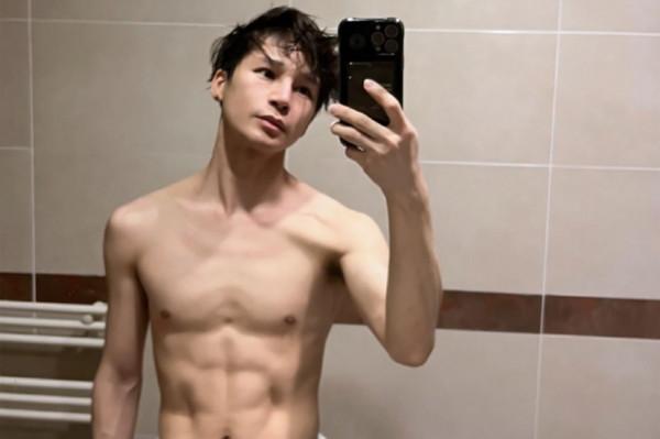 陳奕天2021年末腹肌鑑賞 一如既往的養眼 陳奕天2021年末腹肌鑑賞 一如既往的養眼