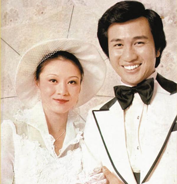 喪妻4年!70歲郭鋒走出陰霾內地復出拍戲,大排檔吃飯笑容滿面 喪妻4年!70歲郭鋒走出陰霾內地復出拍戲,大排檔吃飯笑容滿面