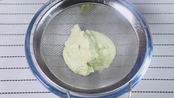 別給孩子喝牛奶了，這樣做比麵包鬆軟好吃，寶寶一口一個，猛長個