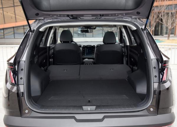 第五代途勝L,除了燈光漂亮,動力也拔尖,跑山路不飄 第五代途勝L,除了燈光漂亮,動力也拔尖,跑山路不飄