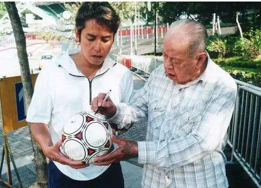 譚詠麟為中國冬奧金牌選手點贊，愛國之心體現