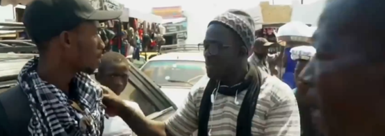 非洲堵車有多嚴重？收費站至少堵10天，公交車可以直接插隊走