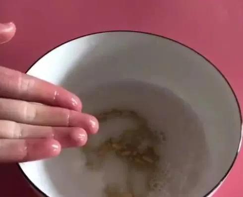 金首飾戴久了黯淡無光?教你一招,不要再花錢去金店清洗了 金首飾戴久了黯淡無光?教你一招,不要再花錢去金店清洗了