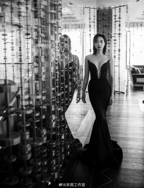 芭莎慈善夜各路女明星比美，楊冪Angelababy宋茜你更喜歡誰