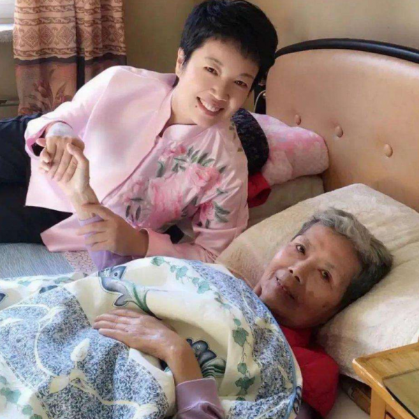 中國首位主持人沈力：享年87歲，撒貝南視她為偶像，曾救過趙忠祥