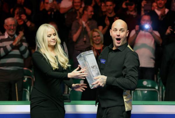 首冠，一層窗戶紙？