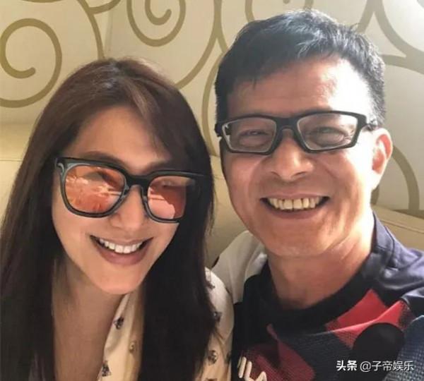 喪妻一年多的黃日華大哥疑似找到了新歡