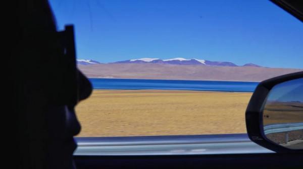 穿越西藏阿里中線,地上只有車轍印,這種路就是轎車能力的極限 穿越西藏阿里中線,地上只有車轍印,這種路就是轎車能力的極限