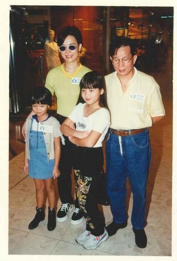 翁靜晶的“忘年戀”:“爹式”婚姻長達29年,張國榮曾為她著迷 翁靜晶的“忘年戀”:“爹式”婚姻長達29年,張國榮曾為她著迷