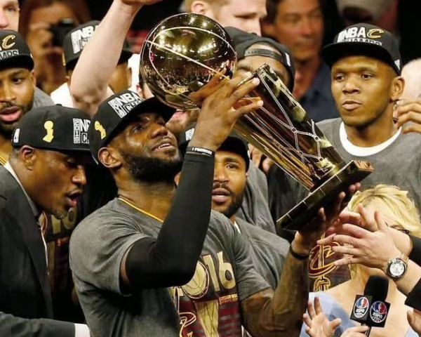 皮爾斯：不知道誰給皮蓬的勇氣，竟然說16年詹姆斯是單核奪冠