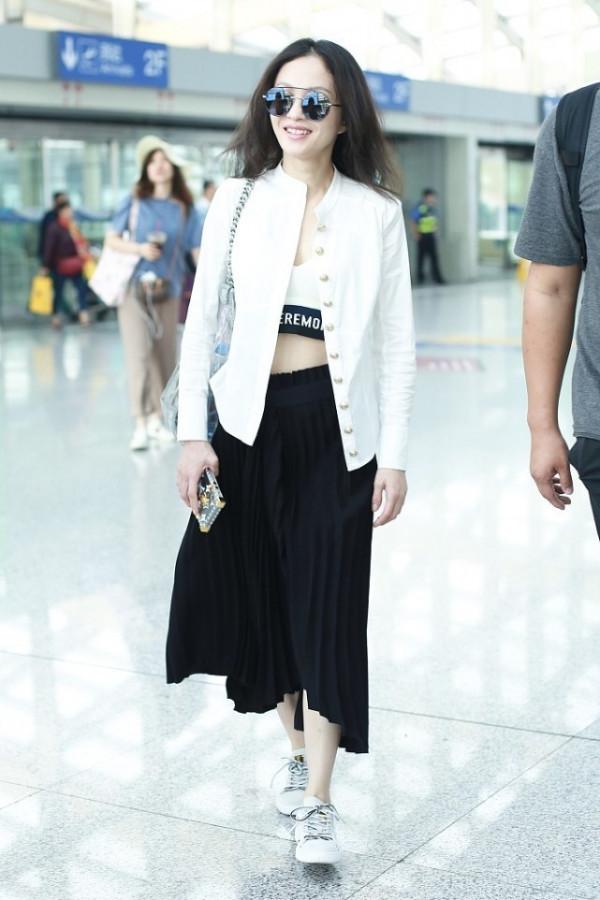 小個子女生的顯高秘訣來了!一身黑的搭配超有氣場,張韶涵也很愛 小個子女生的顯高秘訣來了!一身黑的搭配超有氣場,張韶涵也很愛