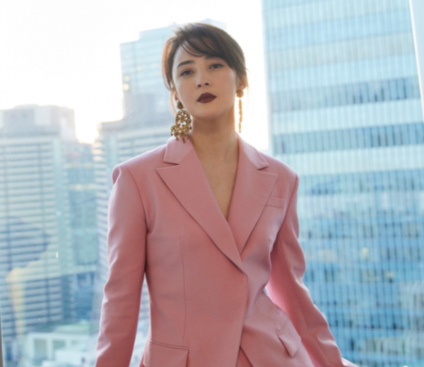 遠離格格巫下巴、發麵饅頭臉，優雅老去才是中年女星最美的狀態