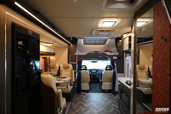 瑞弗S820進口依維柯C型房車,雙拓展+合資品控,C型房車新選擇 瑞弗S820進口依維柯C型房車,雙拓展+合資品控,C型房車新選擇