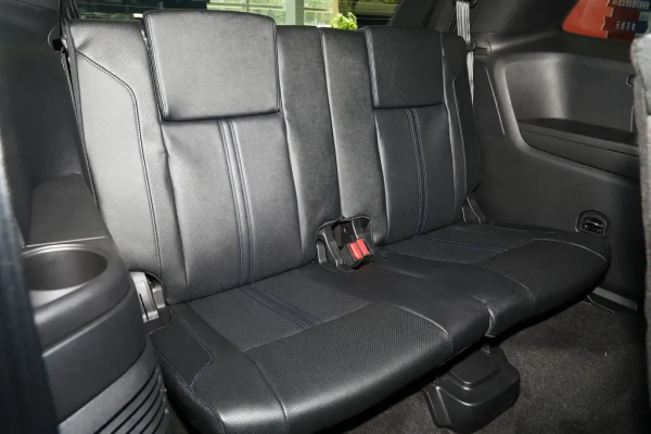 配2.3T發動機提供7座佈局，百公里油耗10.1L，值得入手嗎？