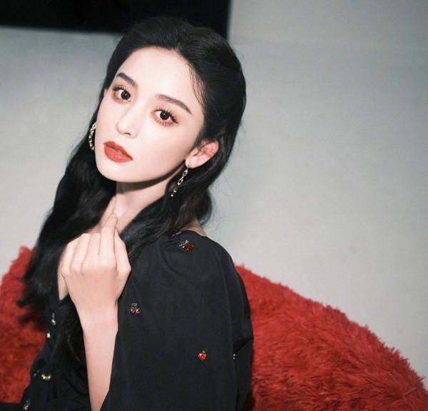 復古紅唇妝讓你好運一整年！高圓圓優雅鍾楚曦明豔，誰也能駕馭