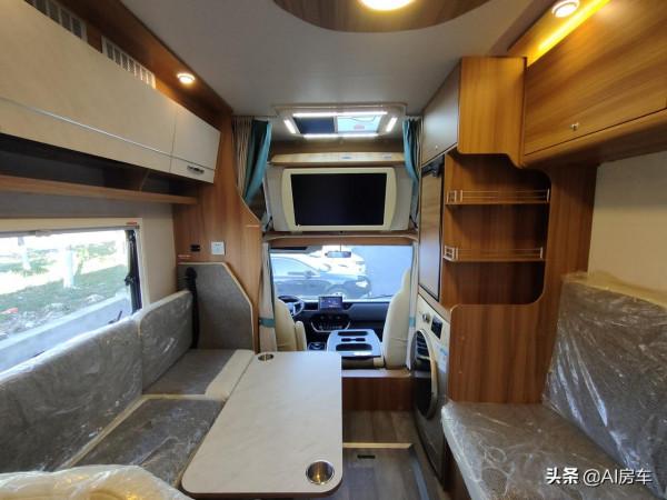 48V電+3.0T動力,有雙冰箱、電動床,實拍輕鬆跑川藏的卓美亞房車 48V電+3.0T動力,有雙冰箱、電動床,實拍輕鬆跑川藏的卓美亞房車