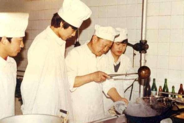 他為毛主席做了22年的飯，從未加過一滴醬油，飯後還要銷燬選單