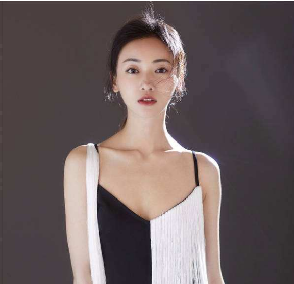 臉部凹陷如鬼，脖子青筋暴起，這些暴瘦的女星自己不害怕嗎？