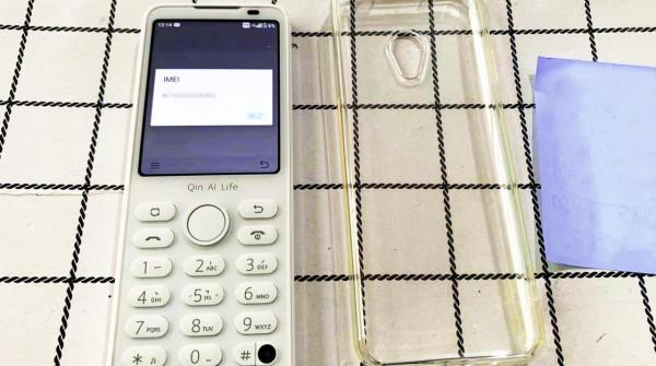 戒網癮用還是老人用，體驗這款小尺寸直板智慧手機，還是實用至上