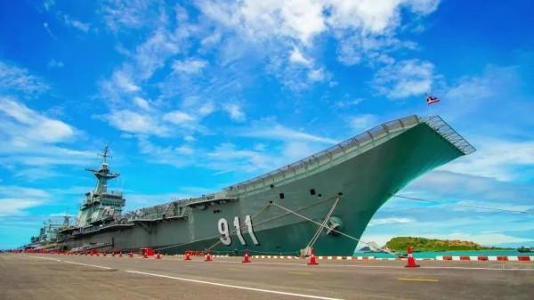 &OpenCurlyDoubleQuote;差克里&CenterDot;納呂貝特&rdquo;號航空母艦圖集（70圖）