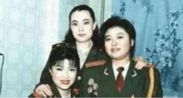 韓紅稱自己是大學校花？本來以為是開玩笑，看完照片後我信了