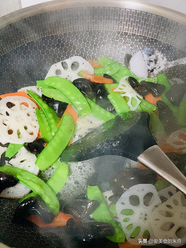 家常菜~荷塘小炒(清爽又營養) 家常菜~荷塘小炒(清爽又營養)