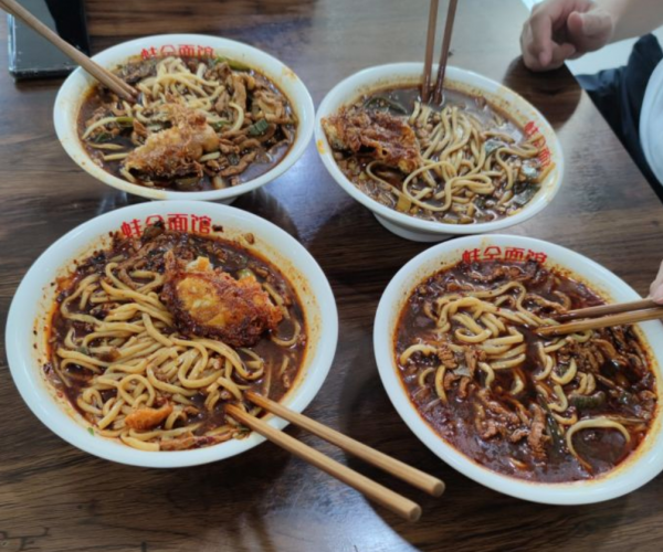 安徽只在夜裡開的麵館，外地人驅車百公里去吃，本地人：不如從前