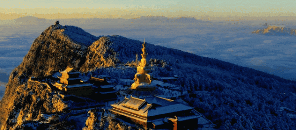 大美峨眉山 雲霧繚繞 仙氣飄飄