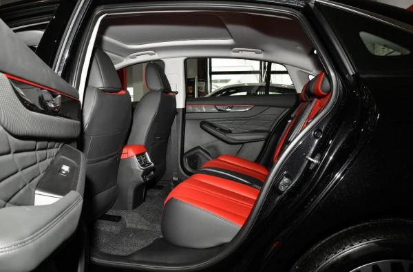 反覆思考，東風風神奕炫MAX選中配就行，動力強，省油，安全舒適