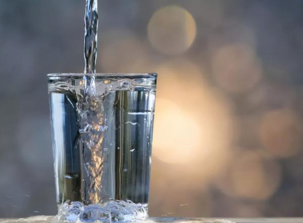 晨起喝一杯溫開水，等於喝細菌？還不清楚的，醫生告訴你真相