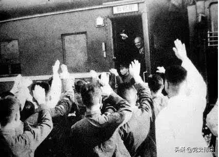 主持軍委工作的彭德懷一度設想學習蘇聯取消政治委員,羅榮桓堅決反對,毛澤東堅持以我為主,保持光榮傳統 主持軍委工作的彭德懷一度設想學習蘇聯取消政治委員,羅榮桓堅決反對,毛澤東堅持以我為主,保持光榮傳統