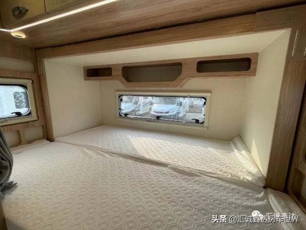 3.0T渦輪增壓配懸浮座的國產房車,空間秒變10多平,吃住不愁 3.0T渦輪增壓配懸浮座的國產房車,空間秒變10多平,吃住不愁