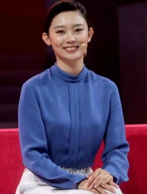 央視最美主持人之一李七月美照 央視最美主持人之一李七月美照