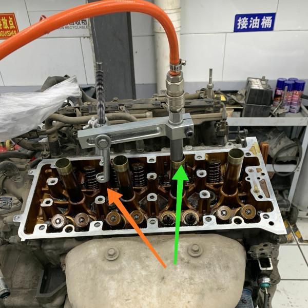 20萬公里的本田維修，冷啟動時排氣口冒藍煙，2千公里燒掉1升機油