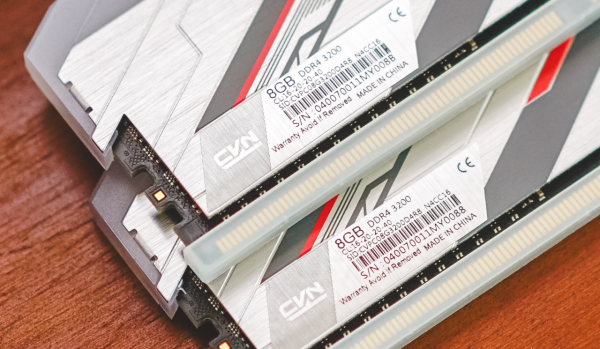 南亞顆粒也這麼猛？輕鬆上4000MHz！七彩虹CVN捍衛者記憶體上手體驗