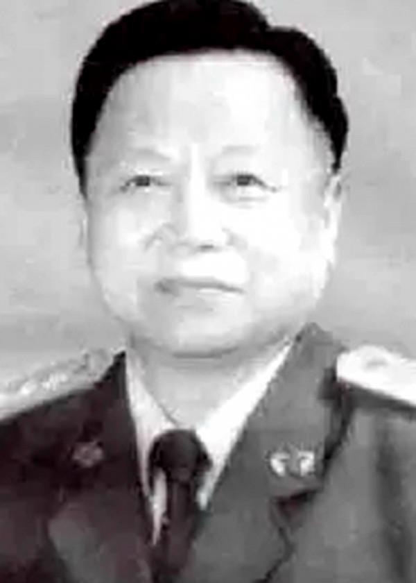空軍的第八任司令員,56歲升中將,61歲升上將,享年63歲 空軍的第八任司令員,56歲升中將,61歲升上將,享年63歲
