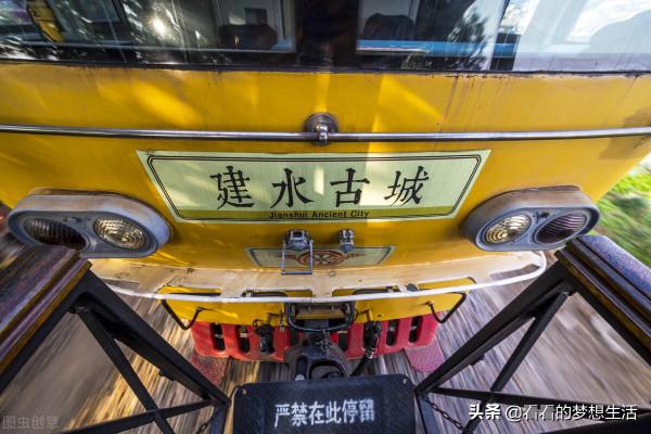 假如有人出錢讓你去雲貴川旅遊，只能去一個省，選哪個省？理由？