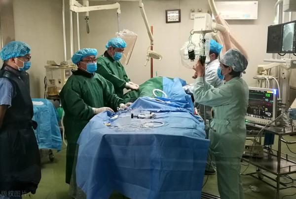 23歲小夥子熬夜醒來被送到搶救室