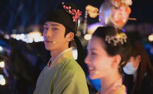 央視中秋晚會“王炸”:央視boys合唱,劉詩詩古裝,周深“奔月” 央視中秋晚會“王炸”:央視boys合唱,劉詩詩古裝,周深“奔月”