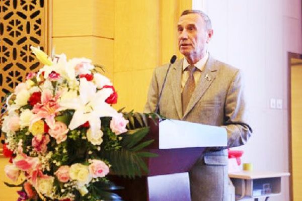 蘇聯航母之父：拒美天價高薪，助中國製造航母，他究竟有何目的？