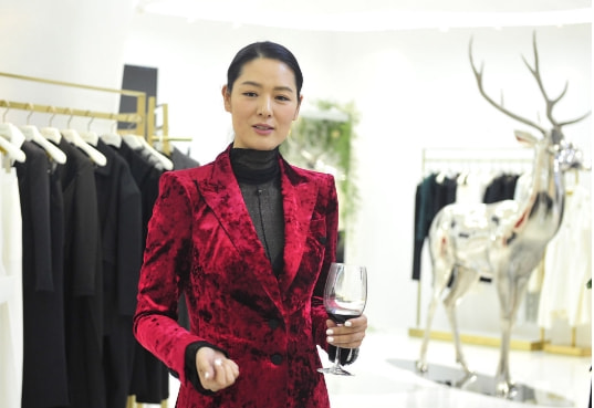 馬豔麗:嫁3婚大15歲導演,將女兒改姓,46歲獨自帶娃 馬豔麗:嫁3婚大15歲導演,將女兒改姓,46歲獨自帶娃