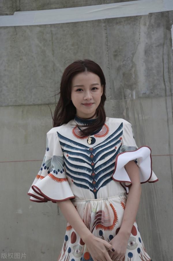 孫怡：和李沁好像的一個人，長得好嫩啊