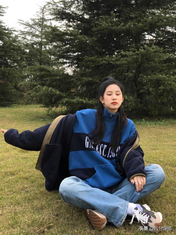 秋冬厚外套怎麼搭？加絨牛仔外套搭配緊身牛仔褲，保暖又洋氣