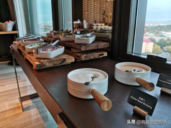 邊欣賞故宮景色邊吃早餐