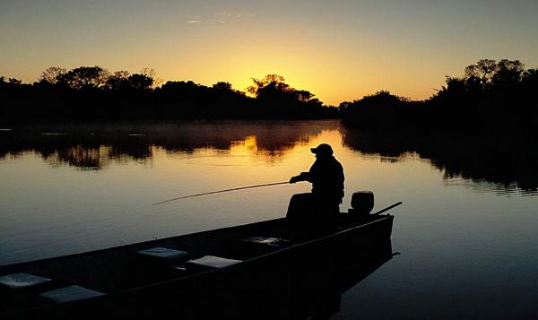 臺釣為什麼多用尼龍線？能不能用大力馬線，它和PE線有區別嗎？