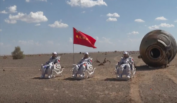 神舟十二號飛船返回,美軍導彈偵察機闖入南海,不放過偷窺的機會 神舟十二號飛船返回,美軍導彈偵察機闖入南海,不放過偷窺的機會