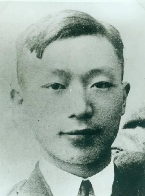 1976年，華國鋒成為軍委主席後，中央設立的5位副主席都是誰？