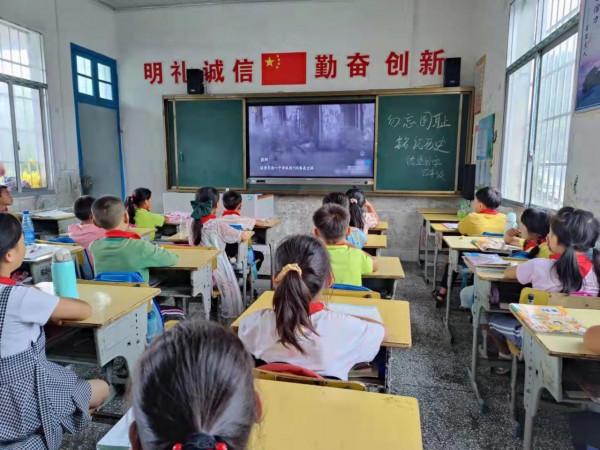 瀘溪縣興隆場小學：開展“銘記歷史 勿忘國恥”主題班會