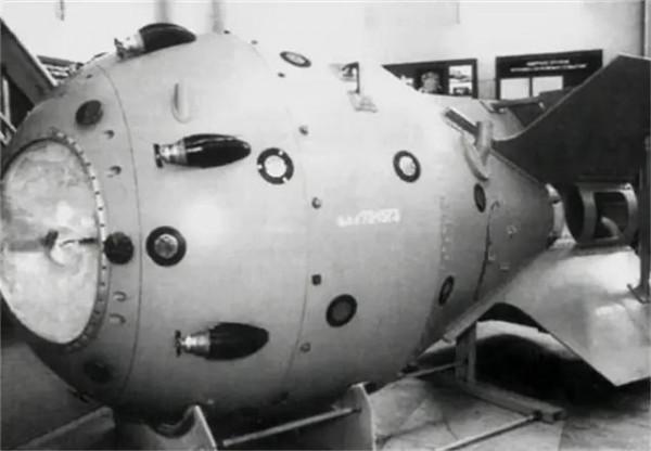 當年我國研究原子彈時,金庸親自撰文抨擊,成功之後他又說什麼? 當年我國研究原子彈時,金庸親自撰文抨擊,成功之後他又說什麼?